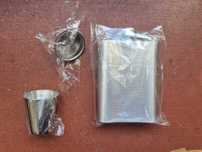 Garrafa de bolso em aço inoxidável 112 ml + frasco e funil*
