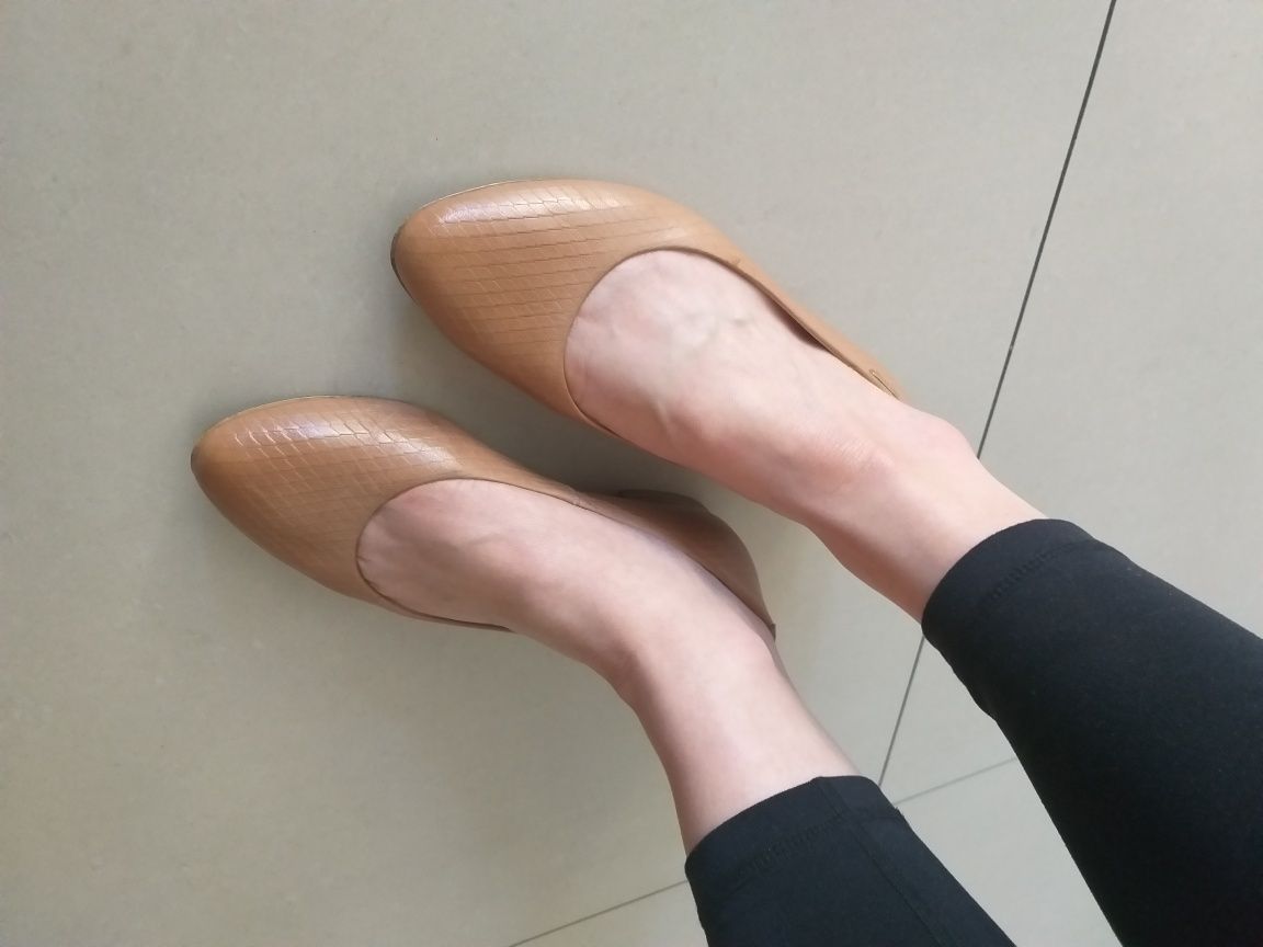 Buty baleriny skórzane Lasocki w rozmiarze 36