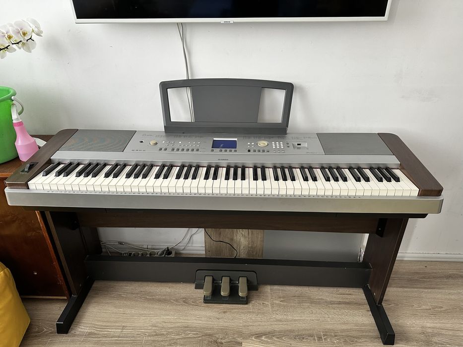 Продам синтезатор Yamaha DGX 640 Portable Grand
