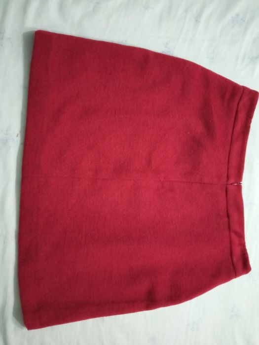 Saia em bordeaux com bolsos/fechos em dourado - tamanho L