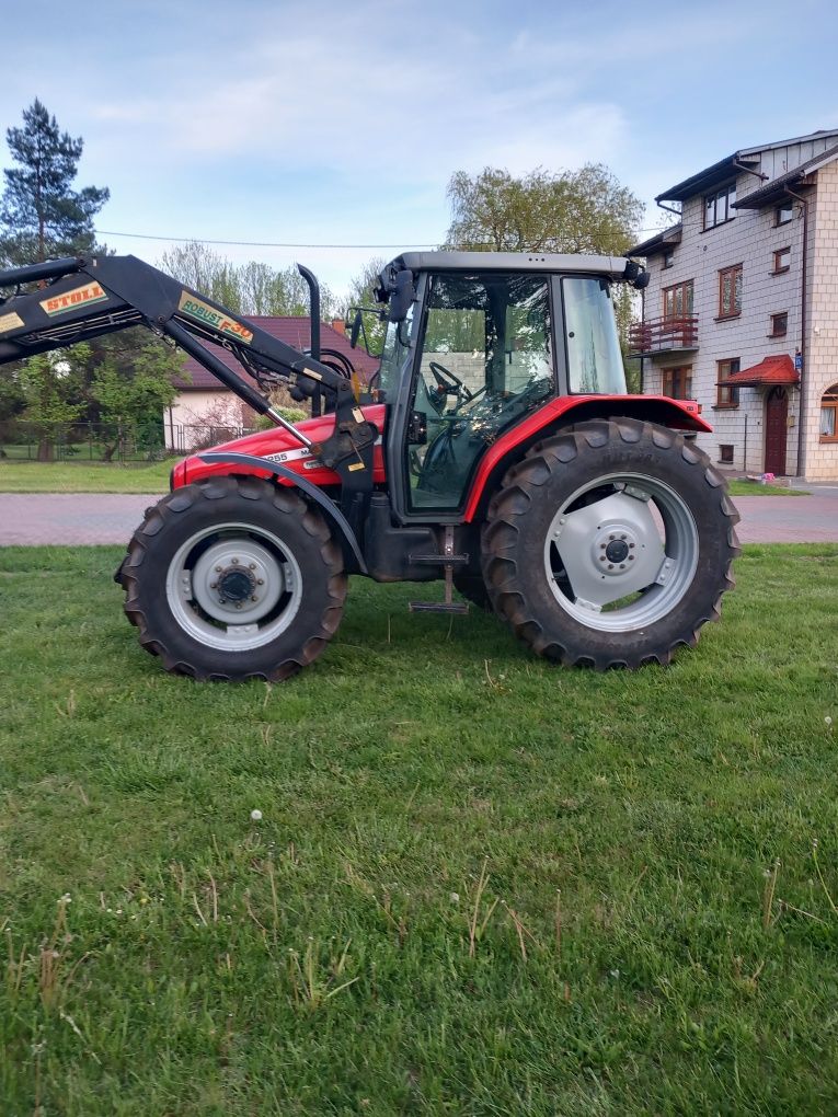 Massey Ferguson 4255 z turem samopoziomującym z tuzem I  pneumatyką
