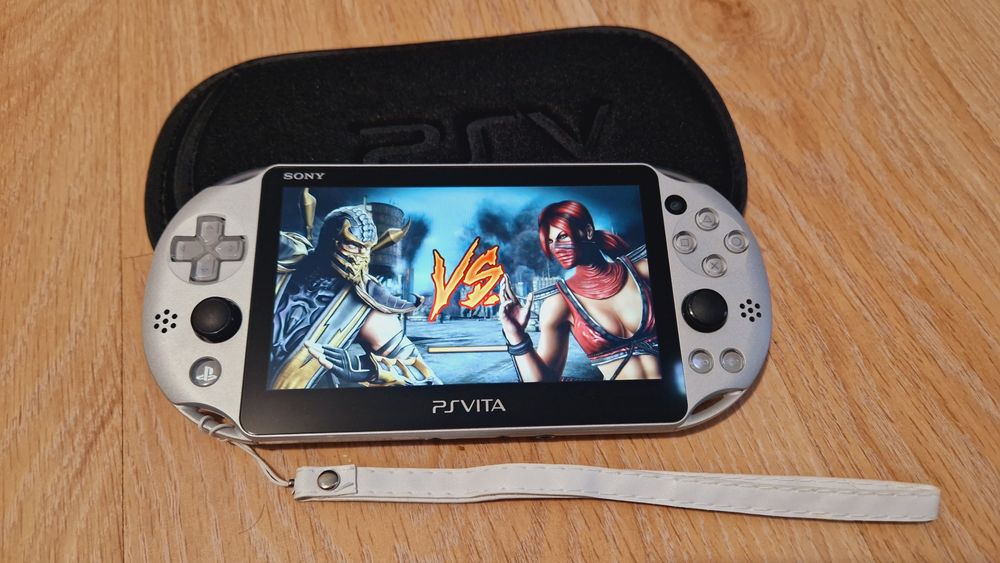 Серебристая Ps Vita Slim 64гиг с играми 60шт