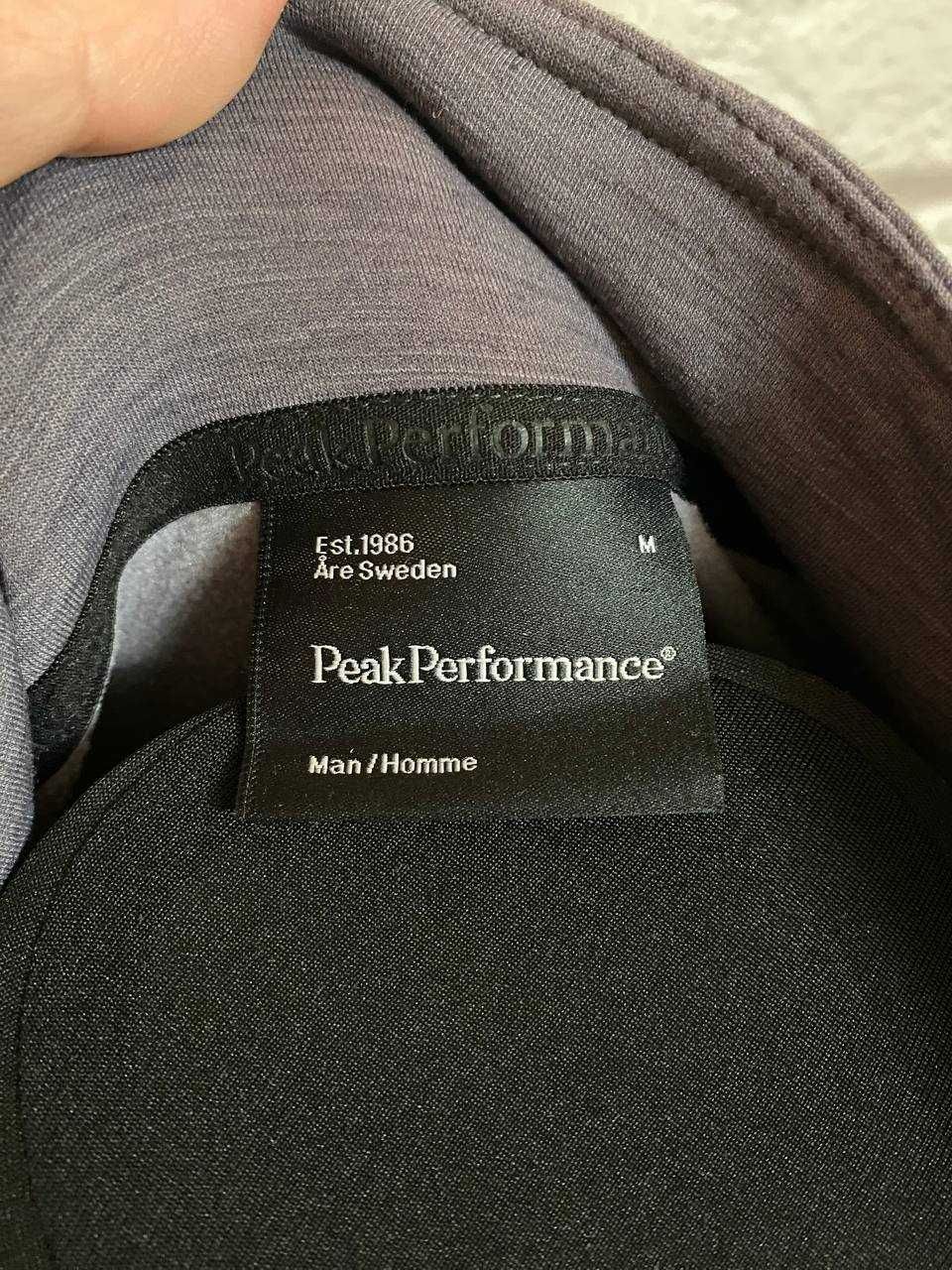 Оригинальная жилетка от бренда peak performance