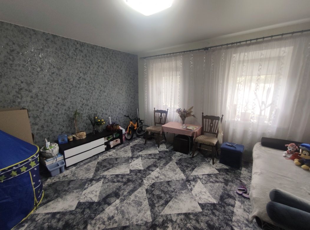 Продам затишний будинок в місті Підгородне