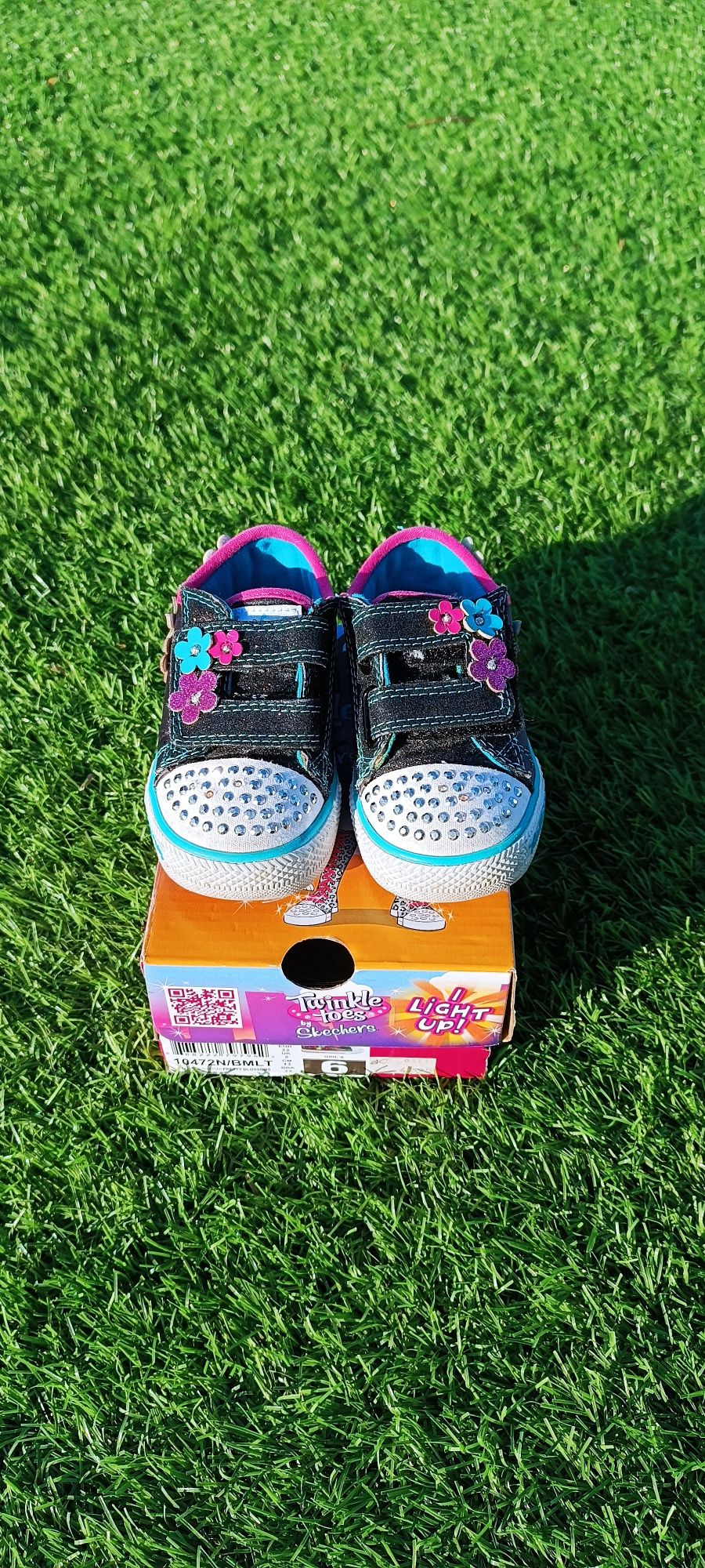 Sapatilha Skechers para bebé menina.