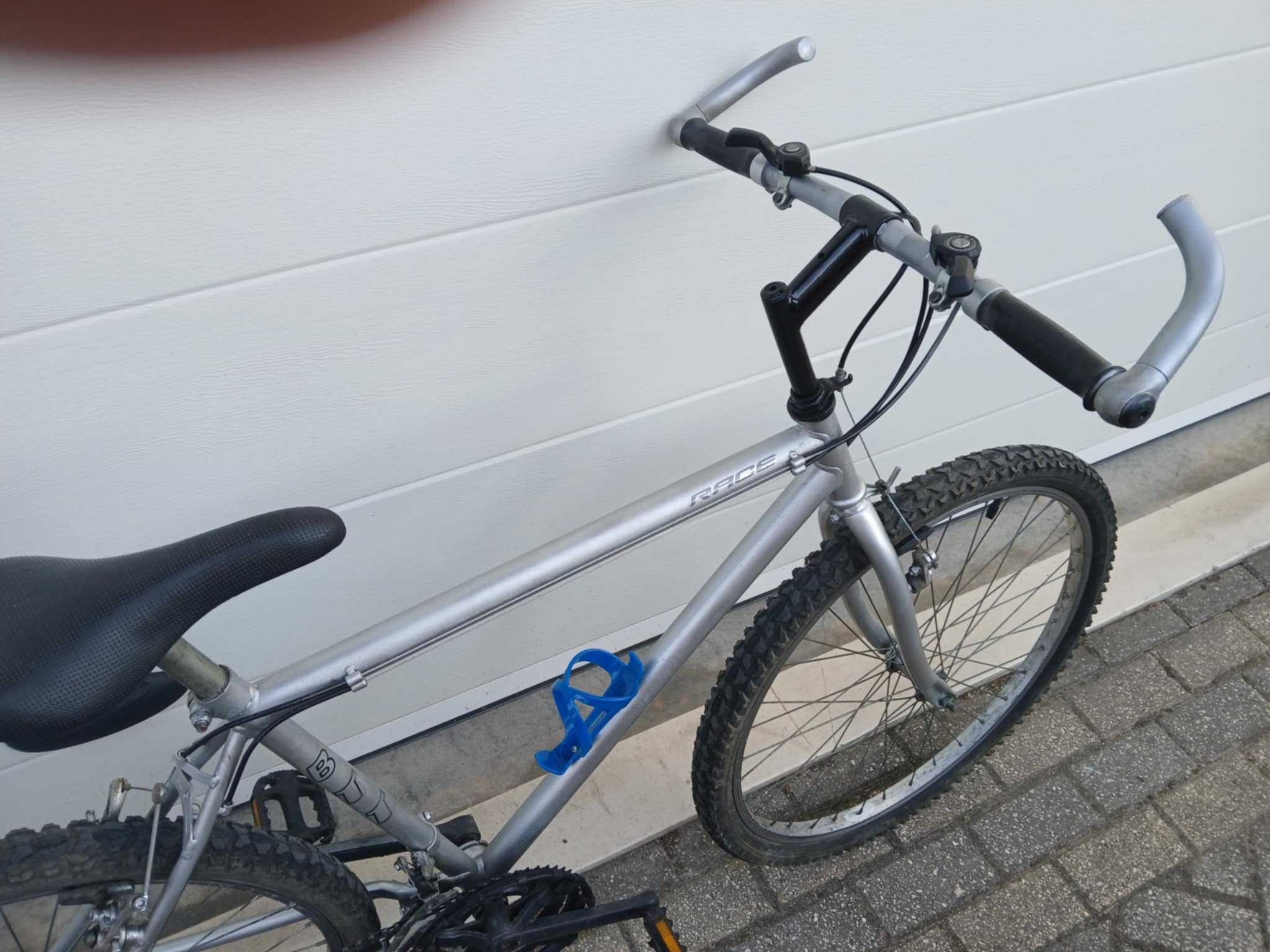 Bicicleta roda 26 com 18 velocidades