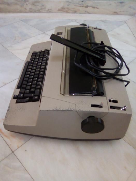 Máquina escrever elétrica IBM