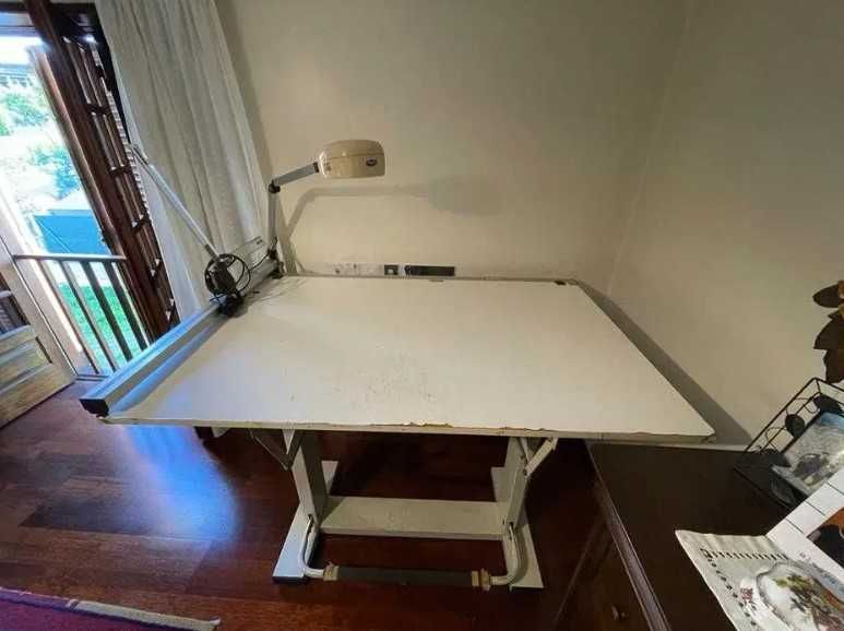 Estirador 1.50*0.90 com máquina de desenho e cadeira