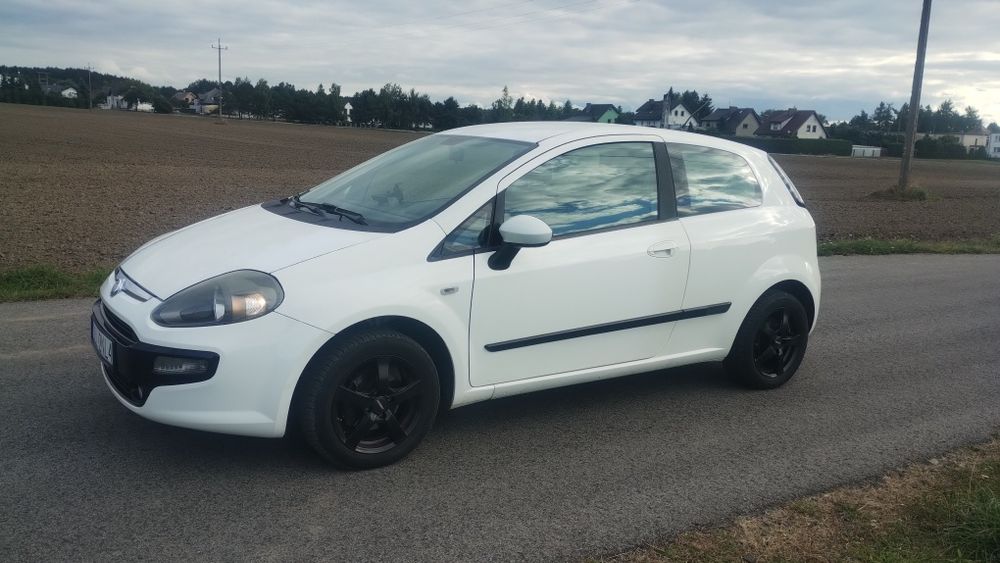 Fiat Punto Evo 1.2 8v klima, kontrola trakcji, navi bogatą wersja