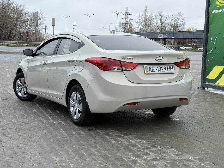 Hyunbai Elantra офіційна