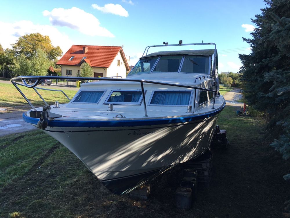 Jacht motorowy Coronet 27, Lódź spacerowa Houseboat