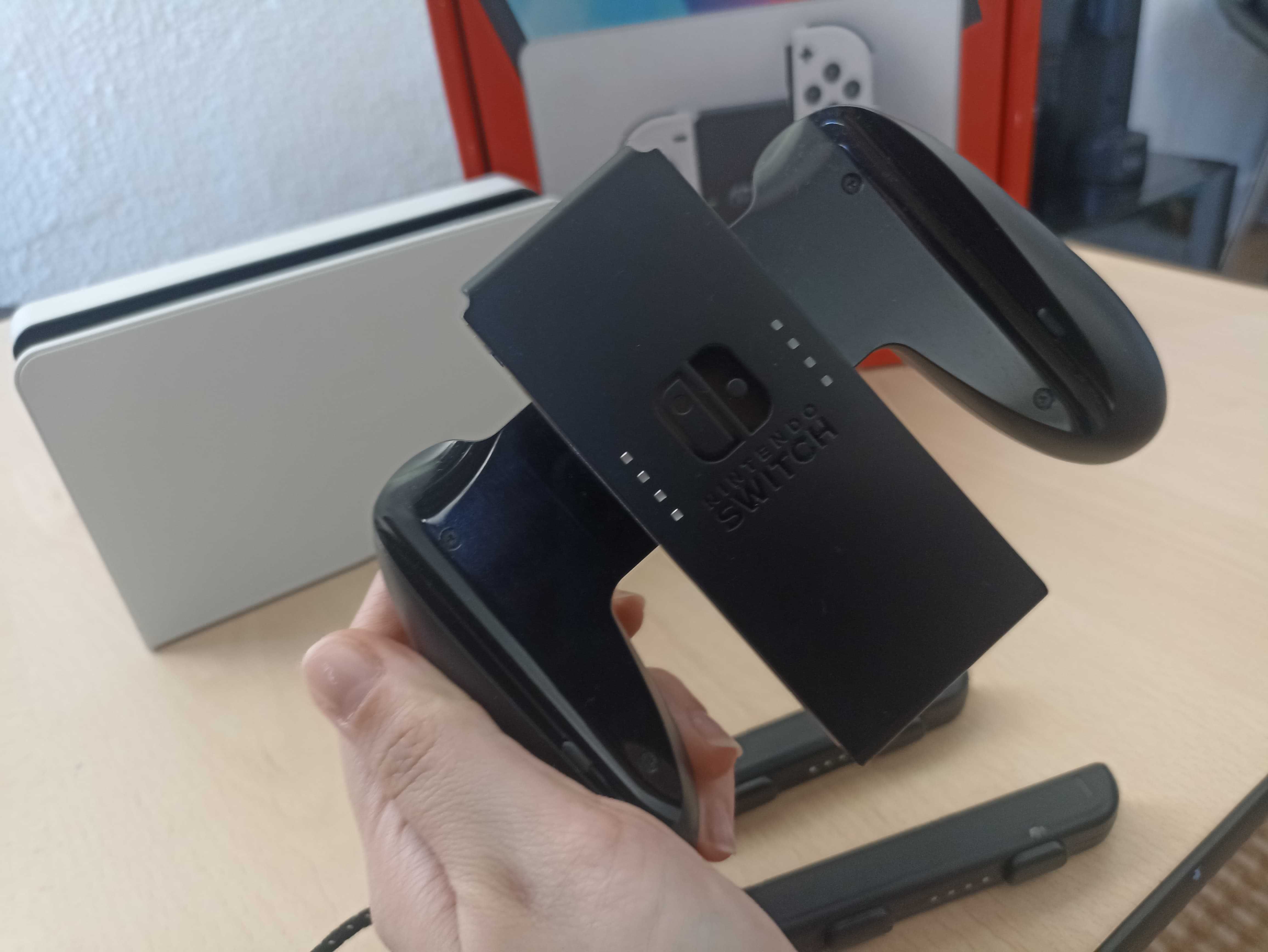 Nintendo Switch Versão OLED - Branco + Jogo Animal Crossing