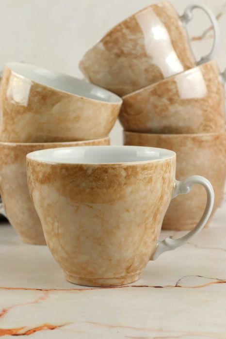 Porcelanowa filiżanka w kolorze jasnego brązu Włocławek porcelana prl