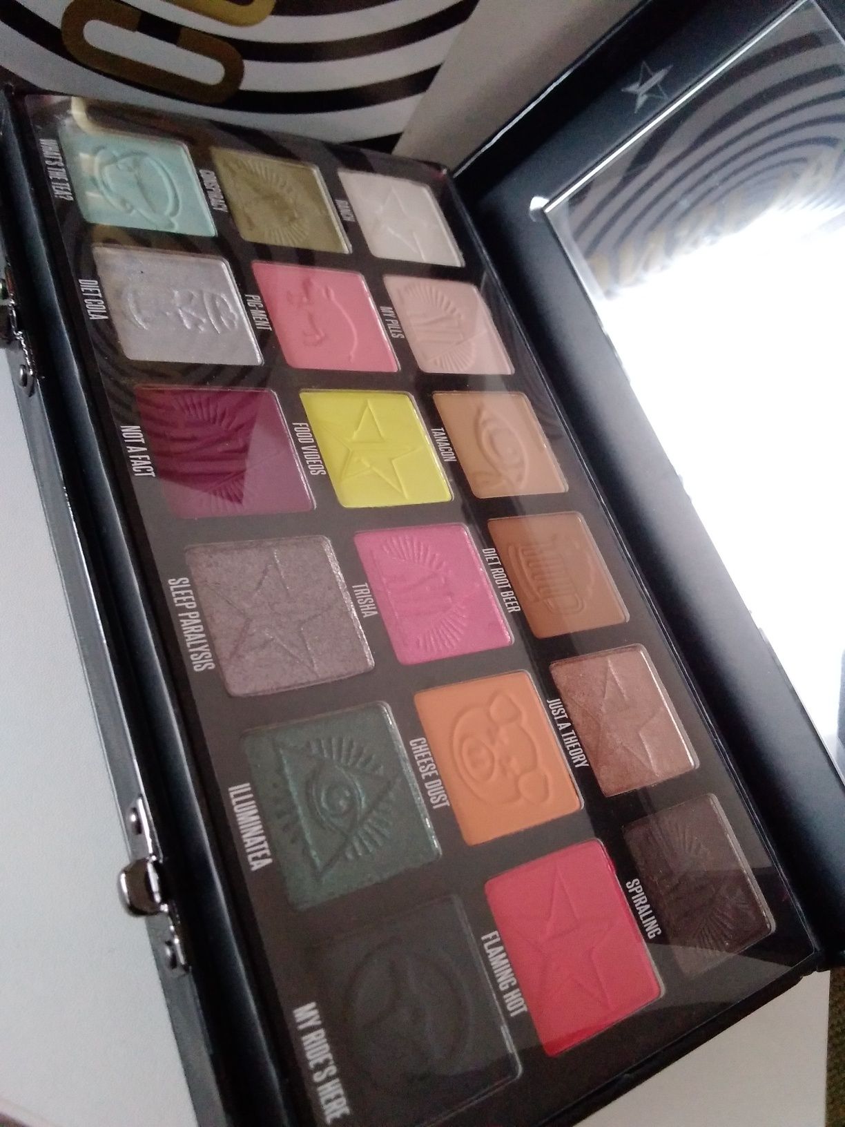 James Charles Mini Paleta ou Shane Dawson vs Jeffree Star Conspiracy