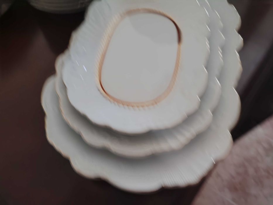 Bonito serviço de jantar da vista alegre