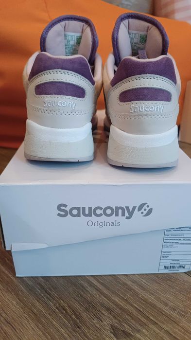 Продам жіночі  кросівки Saucony Shadow 6000 Originals
