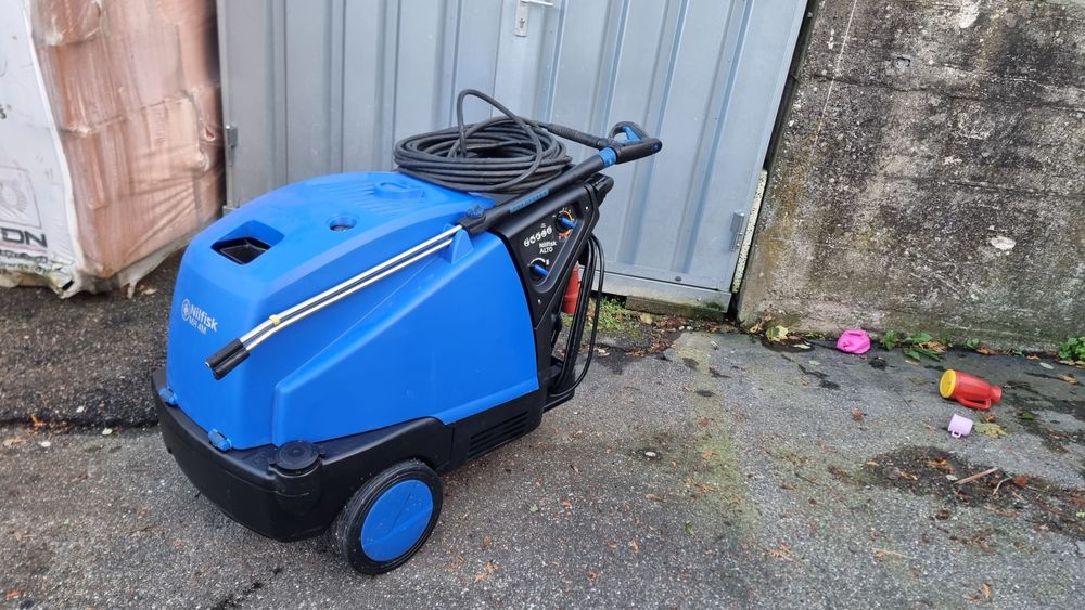 Мийка високого тиску 3 нагріванням води Nilfisk neptune 4