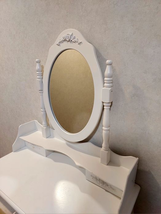 Туалетний столик