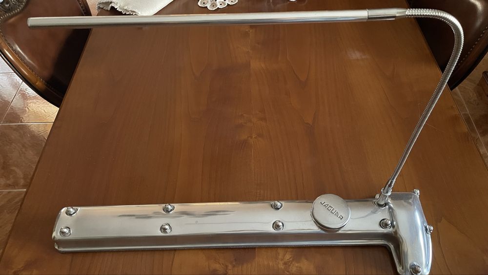 Candeeiro de mesa exclusivo - Tampa original de motor Jaguar V12