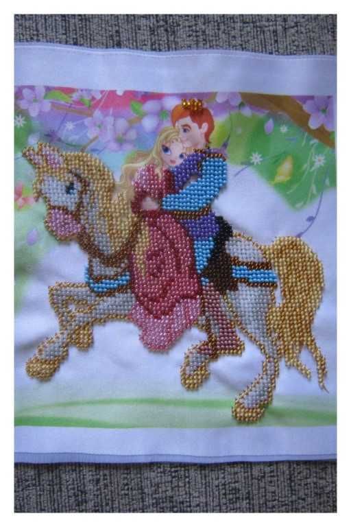 Готова вишита картина бісером для дівчинки "Принц з принцесою на коні"