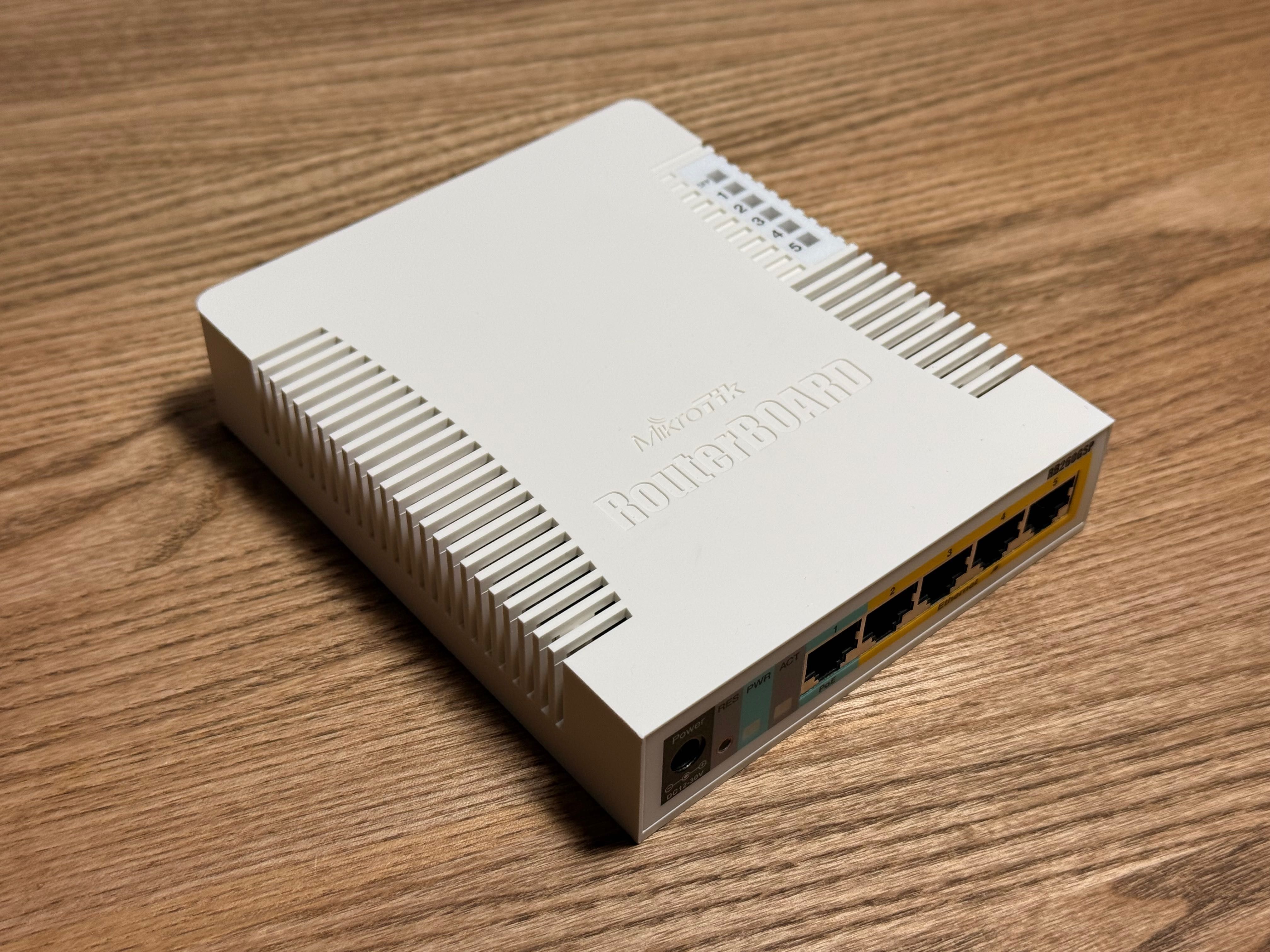 Свіч Mikrotik RB260GSP (PoE)