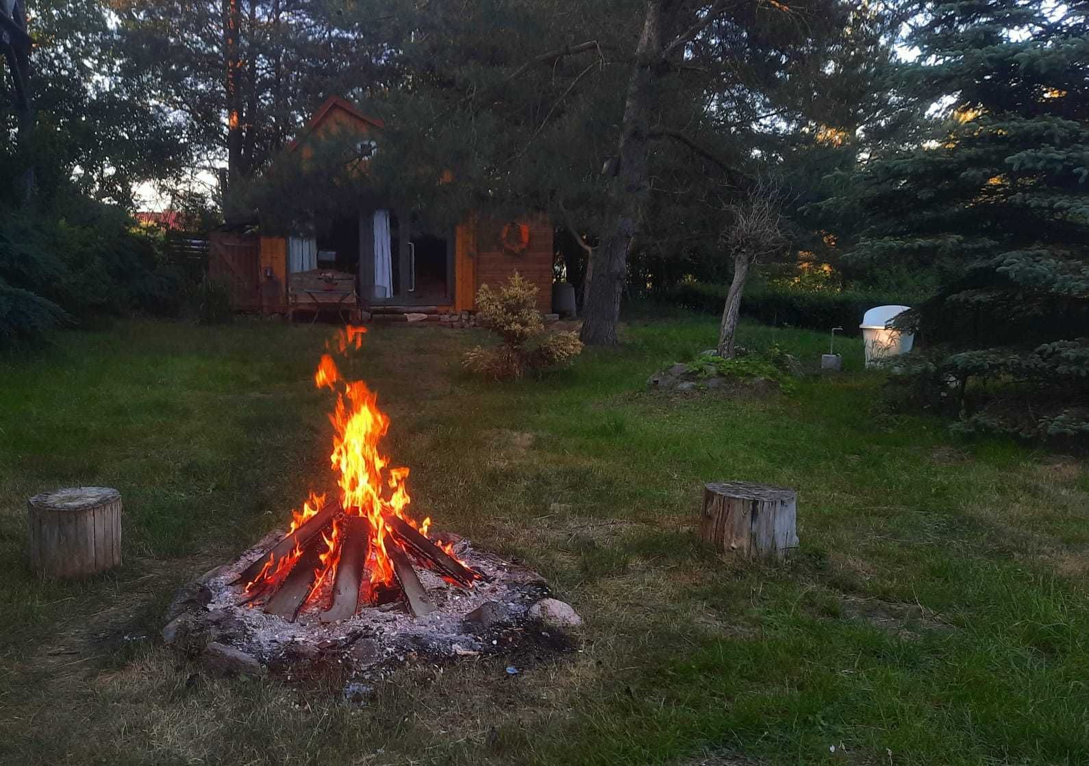 Kameralny domek nad jeziorem do wynajęcia