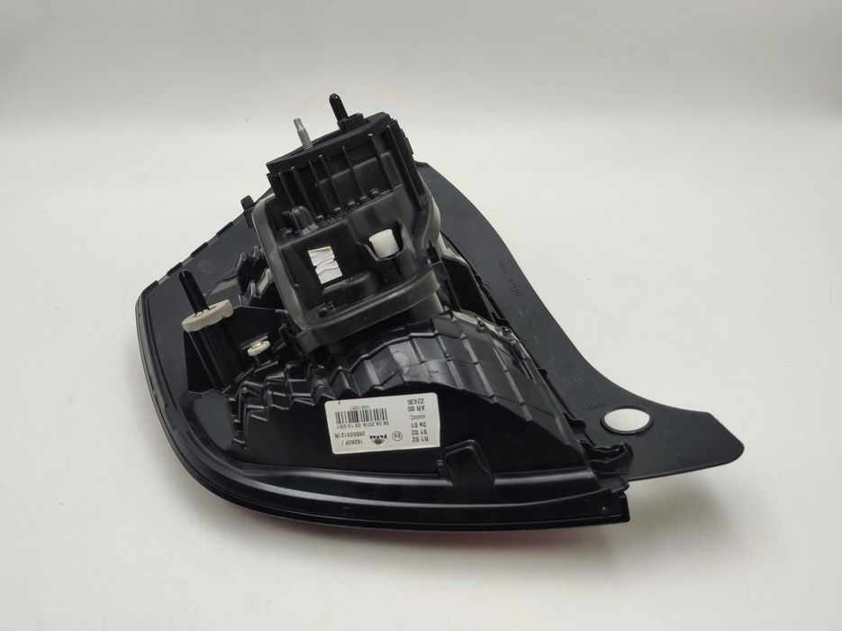 RENAULT TWINGO 3 III Lift 18- Lampa Tylna Prawa LED Reflektor Tył EU