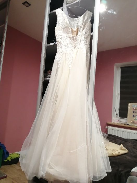 Piękna suknia ślubna, model Isandria