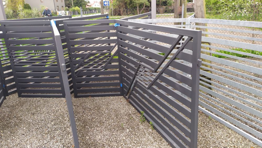 Brama skrzydłowa furtka słupy. Komplet