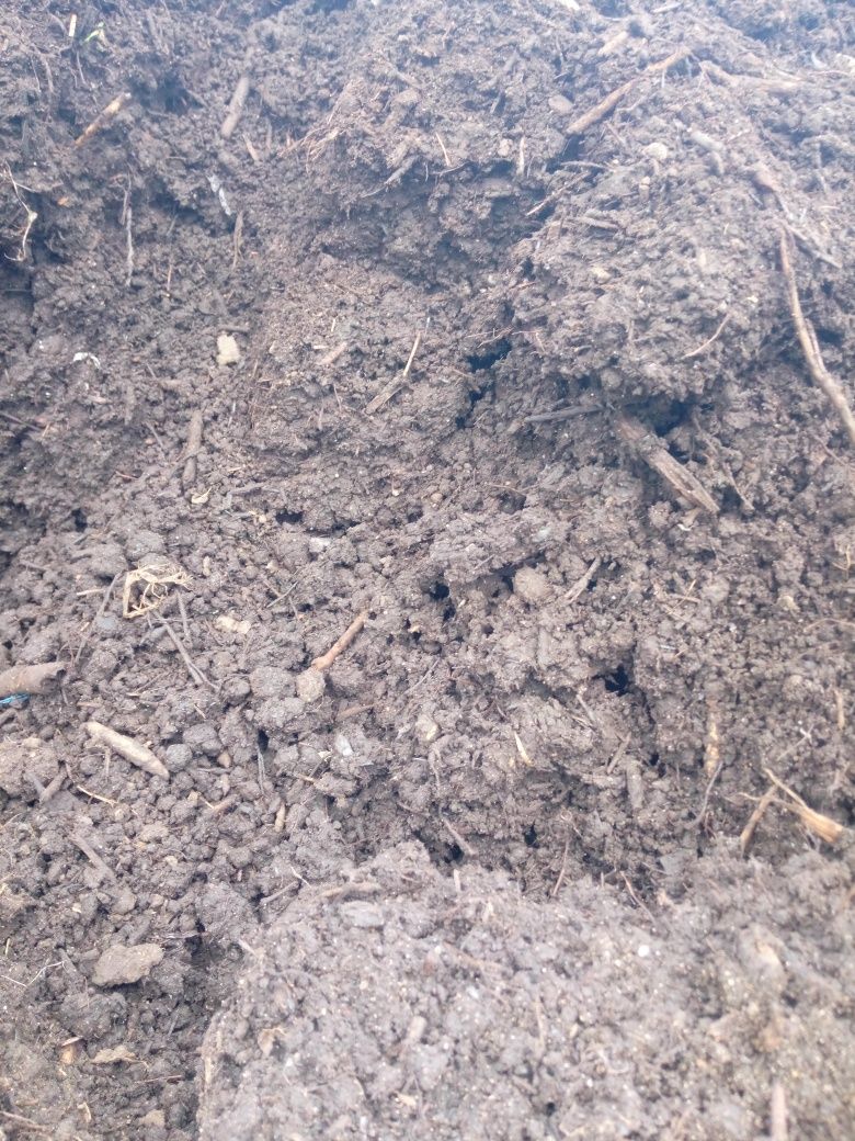 Ziemia ogrodowa kompost humus obornik