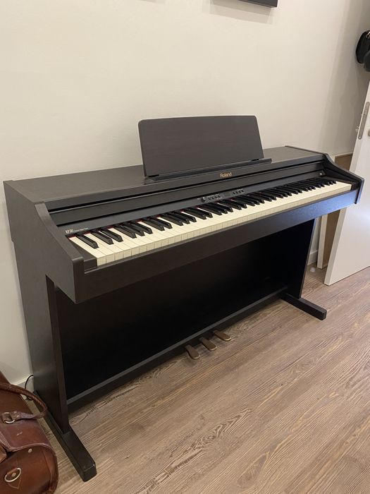 Pinao Roland RP-301 digital