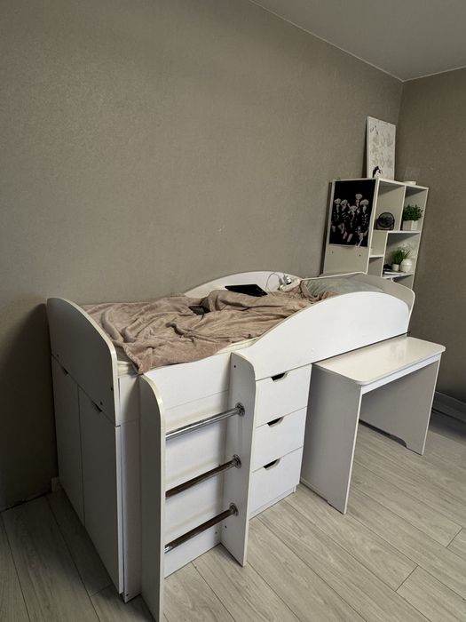 Кровать чердак, со столом, ящиками+хороший матрас