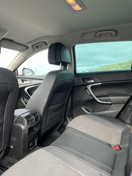 Opel Insignia CDTI {2.0}