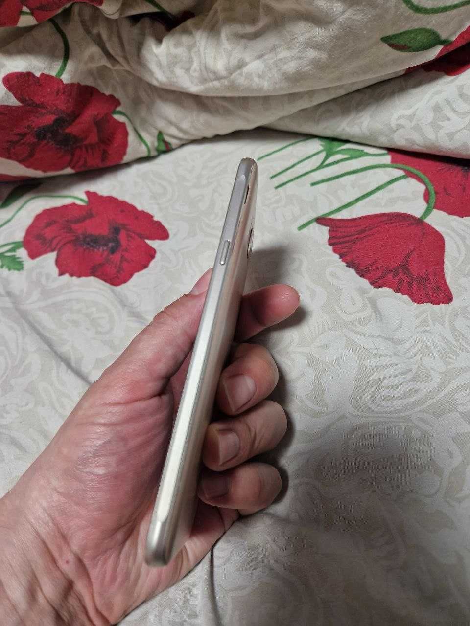 Смартфон Samsung j7 2016