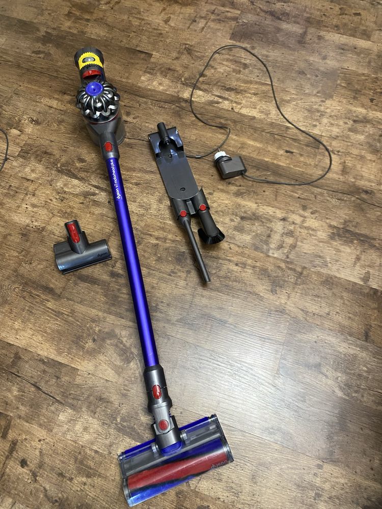 Пылесос аккумуляторный Dyson V7 motorhead plus