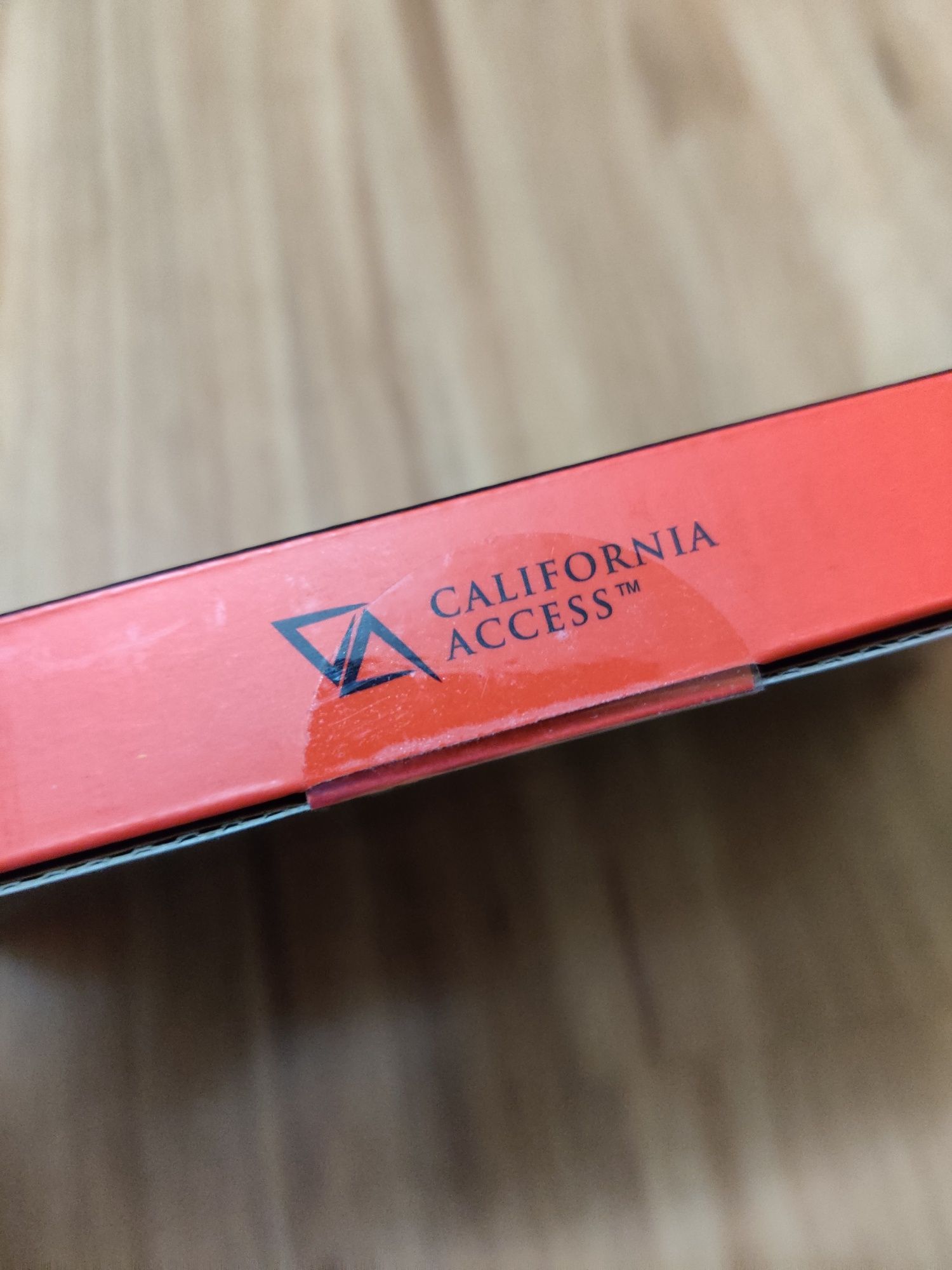 Podkładka pod myszkę California Access RGB Shakti z ładowarką QI