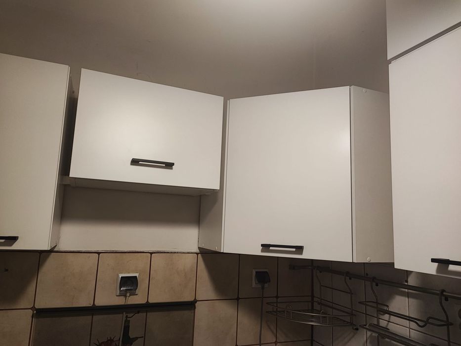 Szafki kuchenne wiszące białe