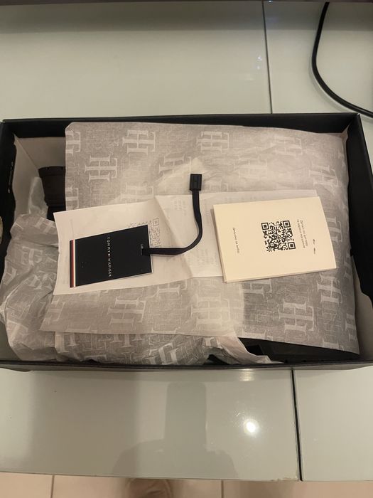 Продам новые демисезонные замшевые туфли Tommy Hilfiger