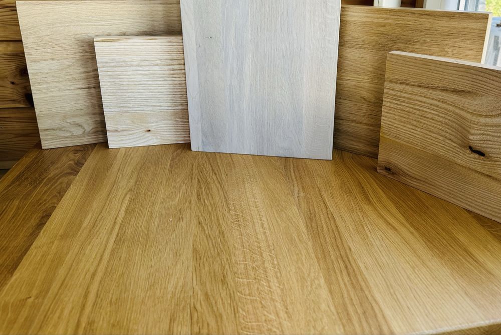 Półka lita dębowa o grubości 2 cm, szerokości 20 cm i długości 100 cm