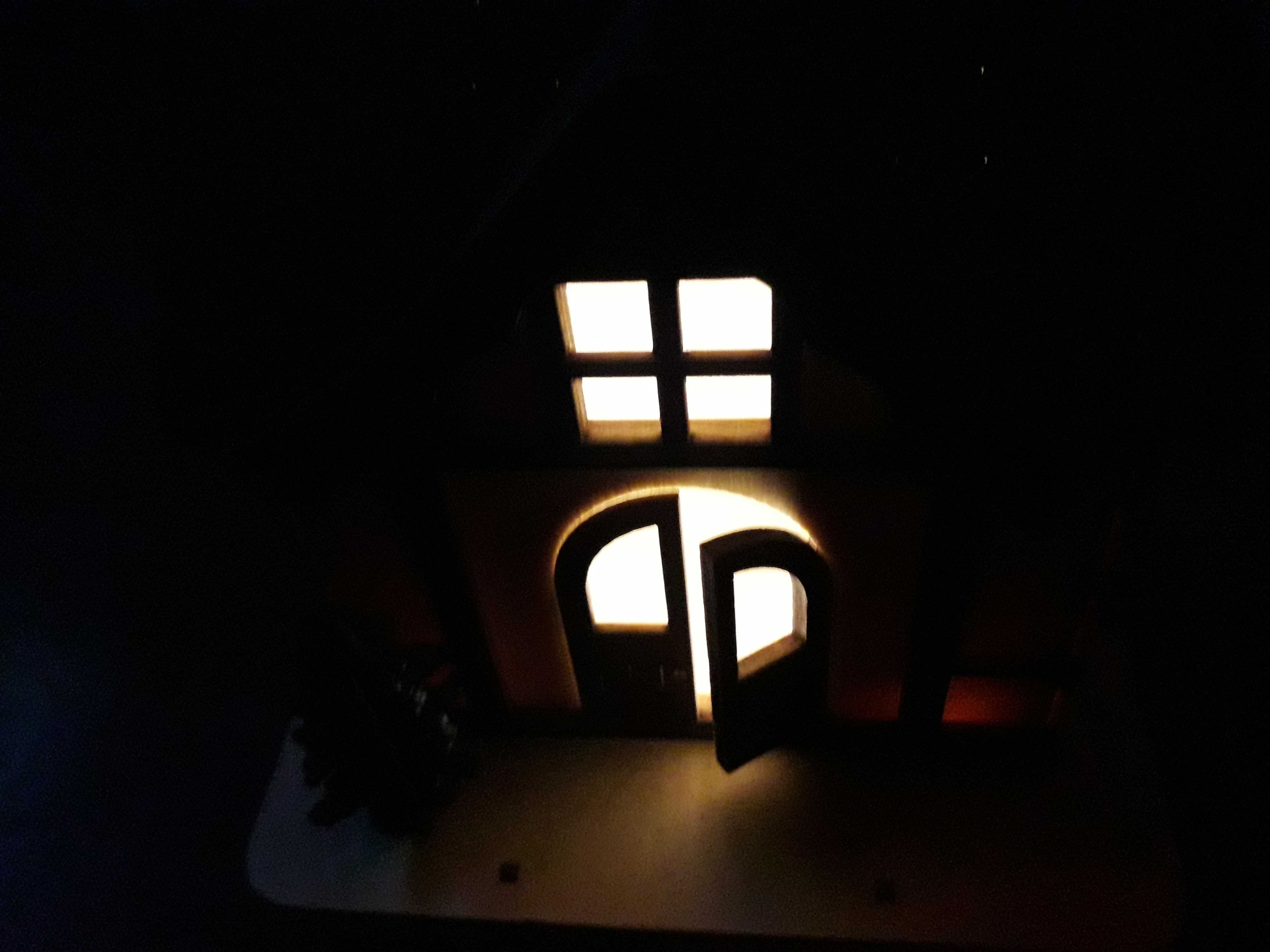 Świąteczny domek z podświetlaniem  drewniany na baterie ozdoba