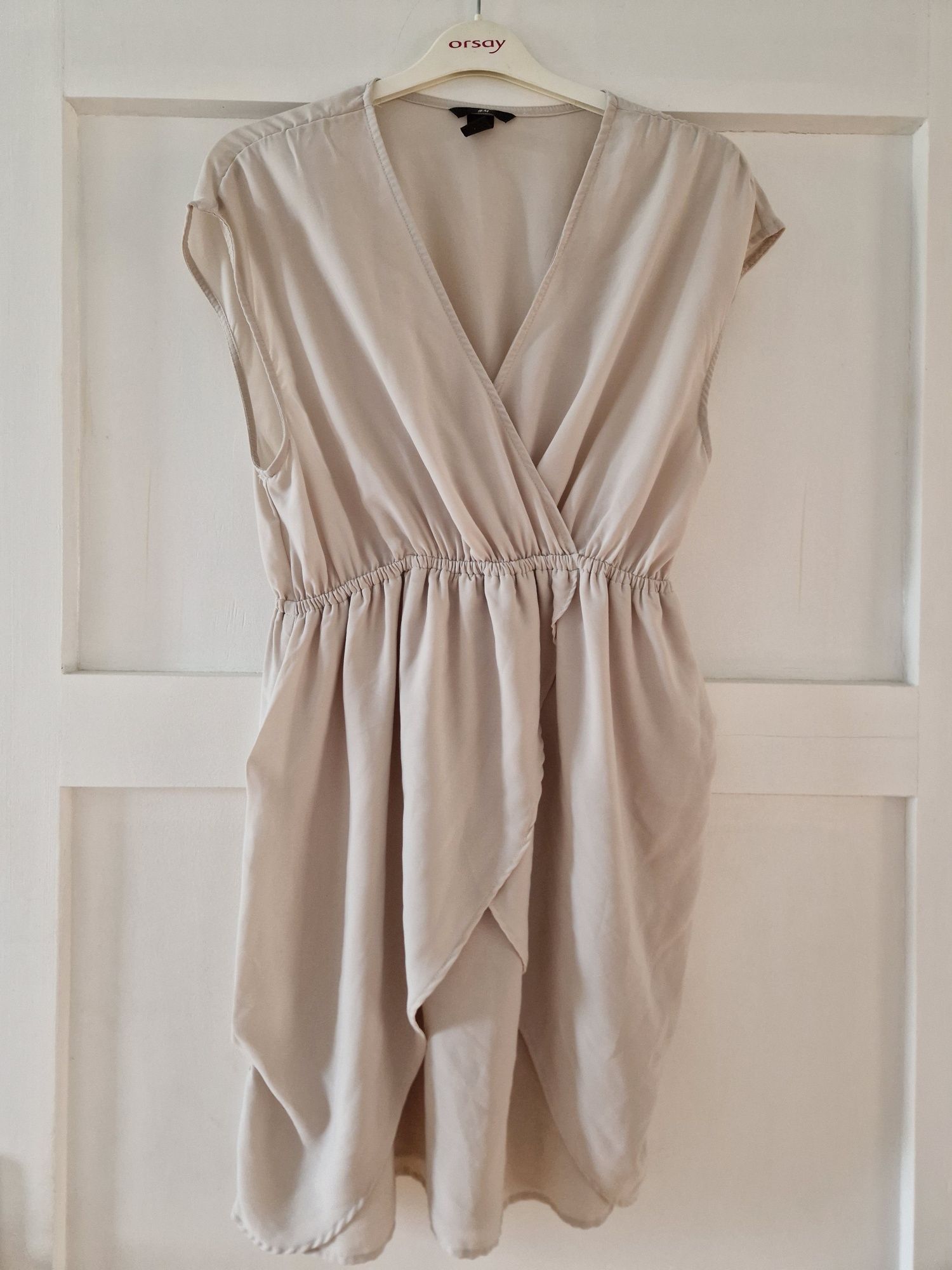H&M sukienka 38 M beżowa kopertowa odcinana w talii