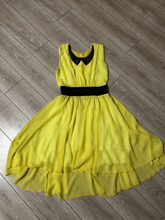 Плаття з коміром