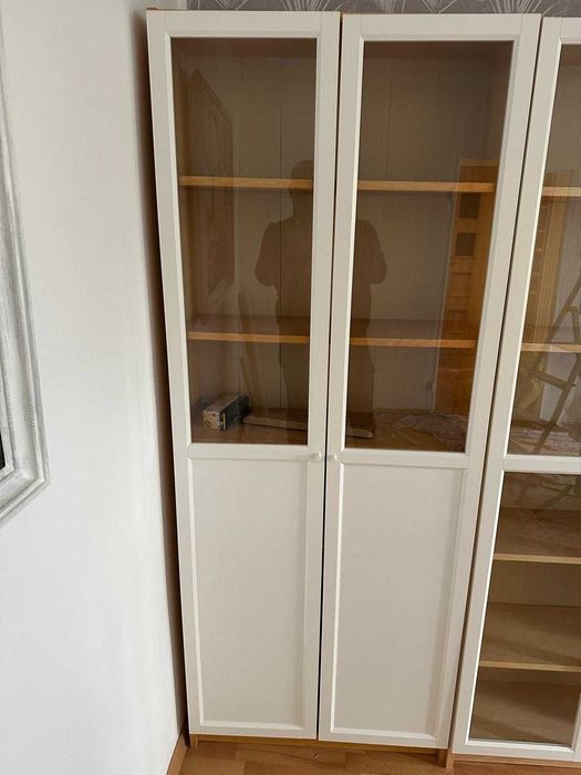 Witryna z szybkami biała