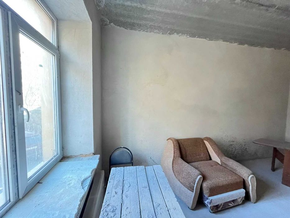 ПРОДАЖ 2-кімнатної квартири в престижній локації біля Озера (Виставка)