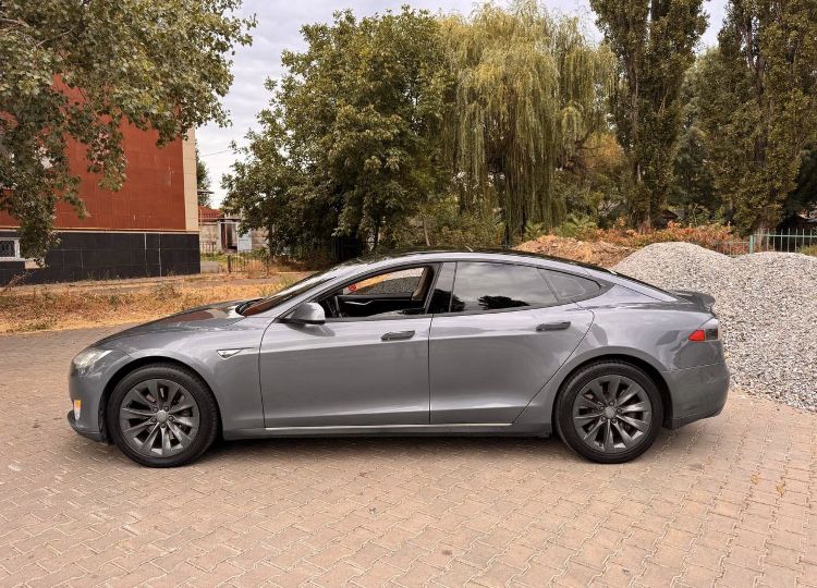 Tesla Model S P85, Пневма, 360 км запас ходу, В чудовому стані