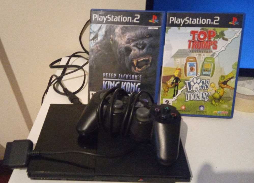 PlayStation 2 + comando + 2 jogos