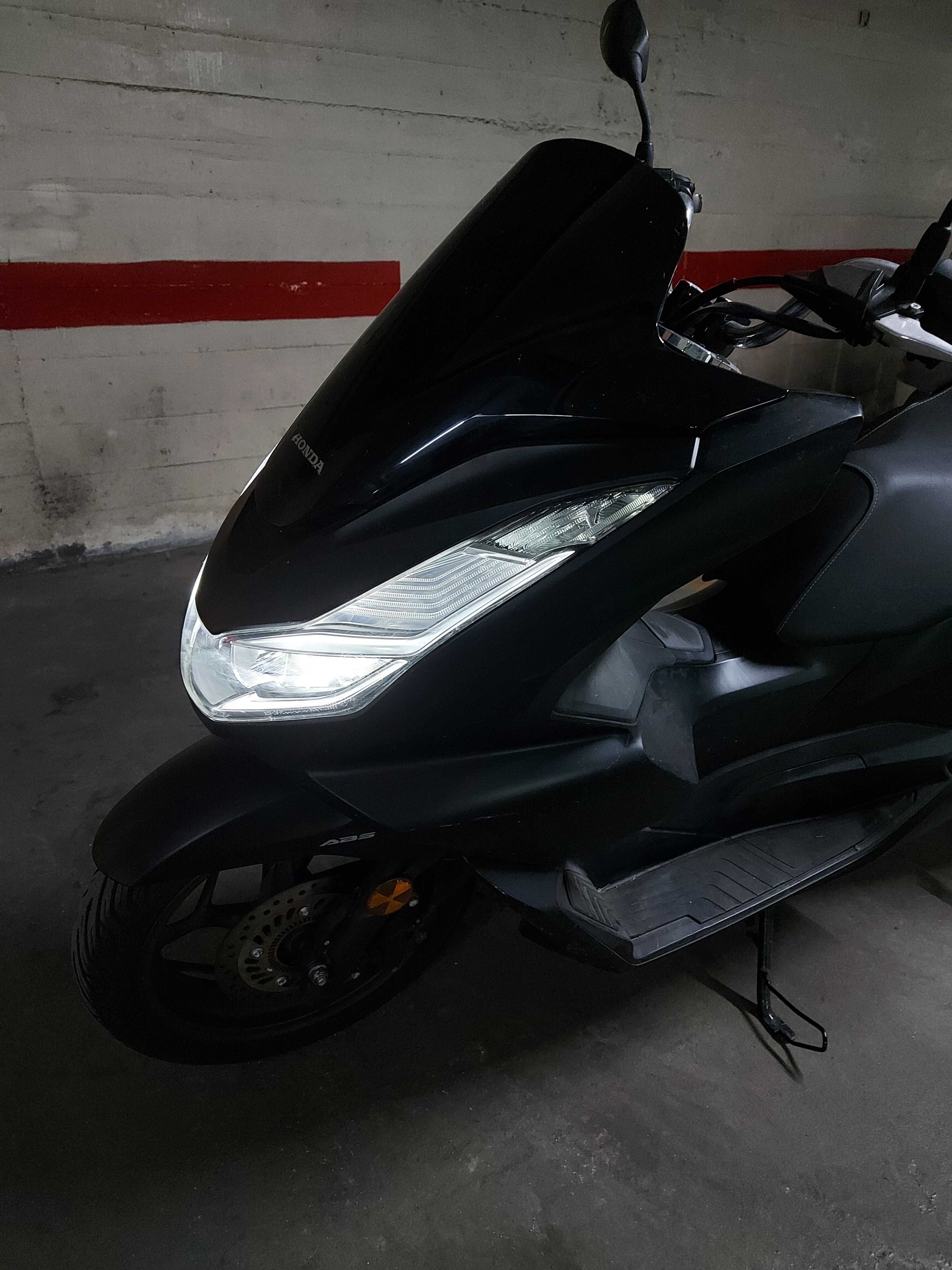Honda PCX 125 preta como nova (1.400 KM)