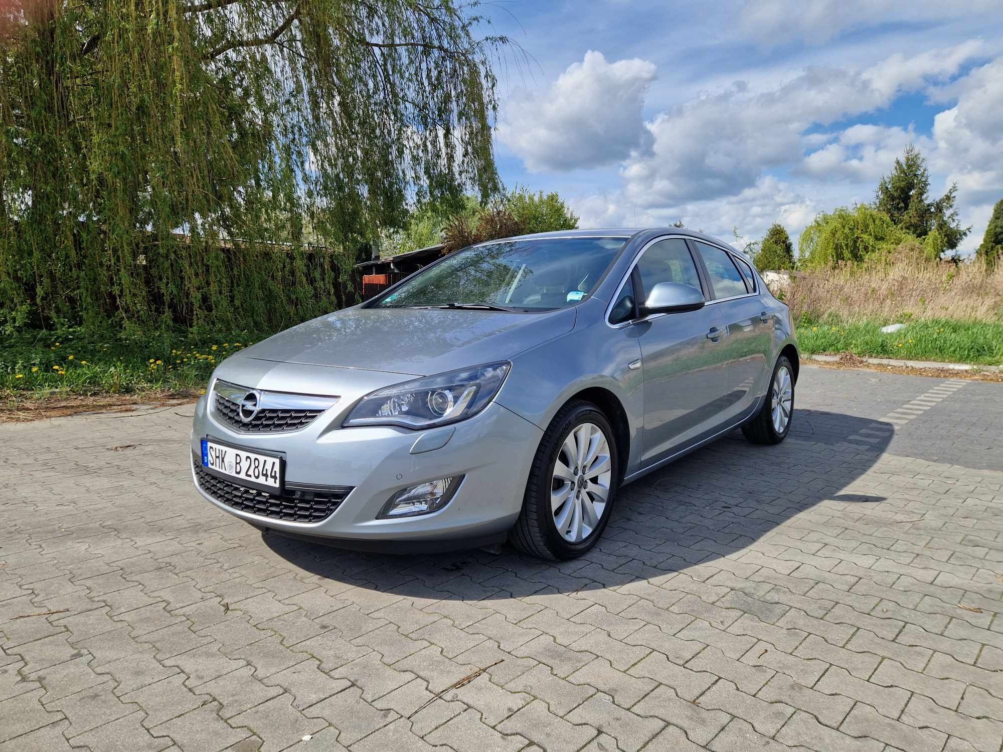 Opel Astra J benzyna