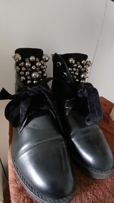 Botki wiązane i na zamek