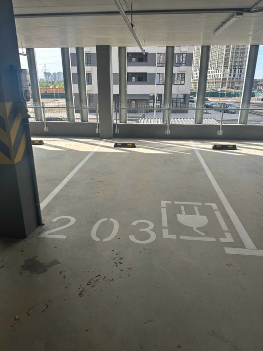 Паркінг Варшавський 3 Варшавський + з Зарядкою! Єлектромобіль